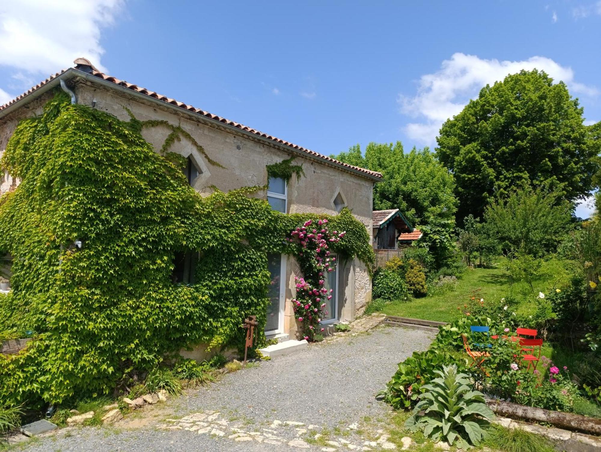 Maison Irondas Saint-Pierre-d'Aurillac 外观 照片